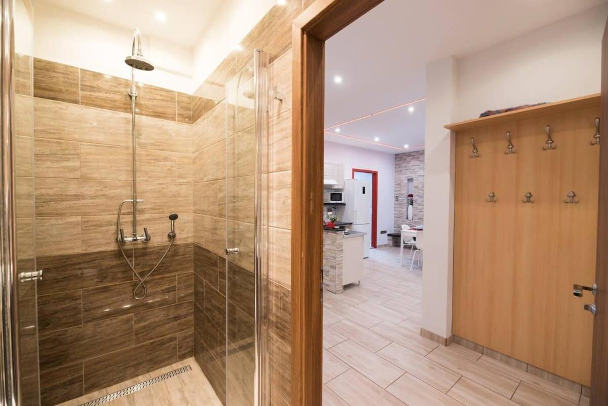 Ultra Central Large Home With Ac And Balcony Будапеща Екстериор снимка