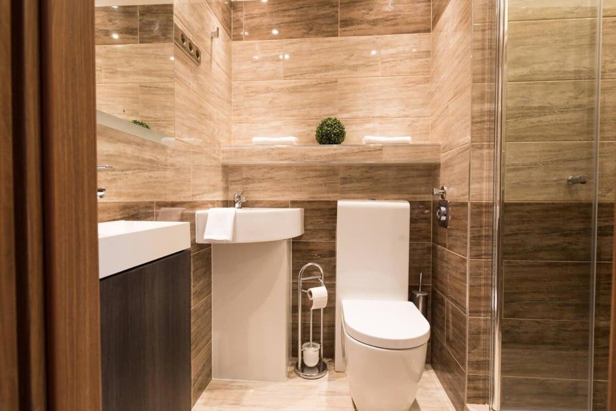 Ultra Central Large Home With Ac And Balcony Будапеща Екстериор снимка