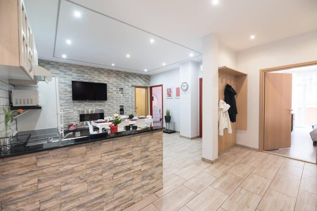 Ultra Central Large Home With Ac And Balcony Будапеща Екстериор снимка