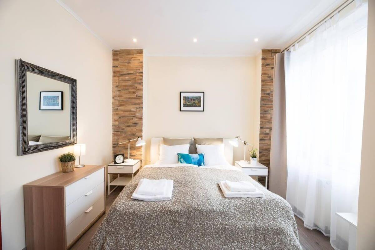 Ultra Central Large Home With Ac And Balcony Будапеща Екстериор снимка